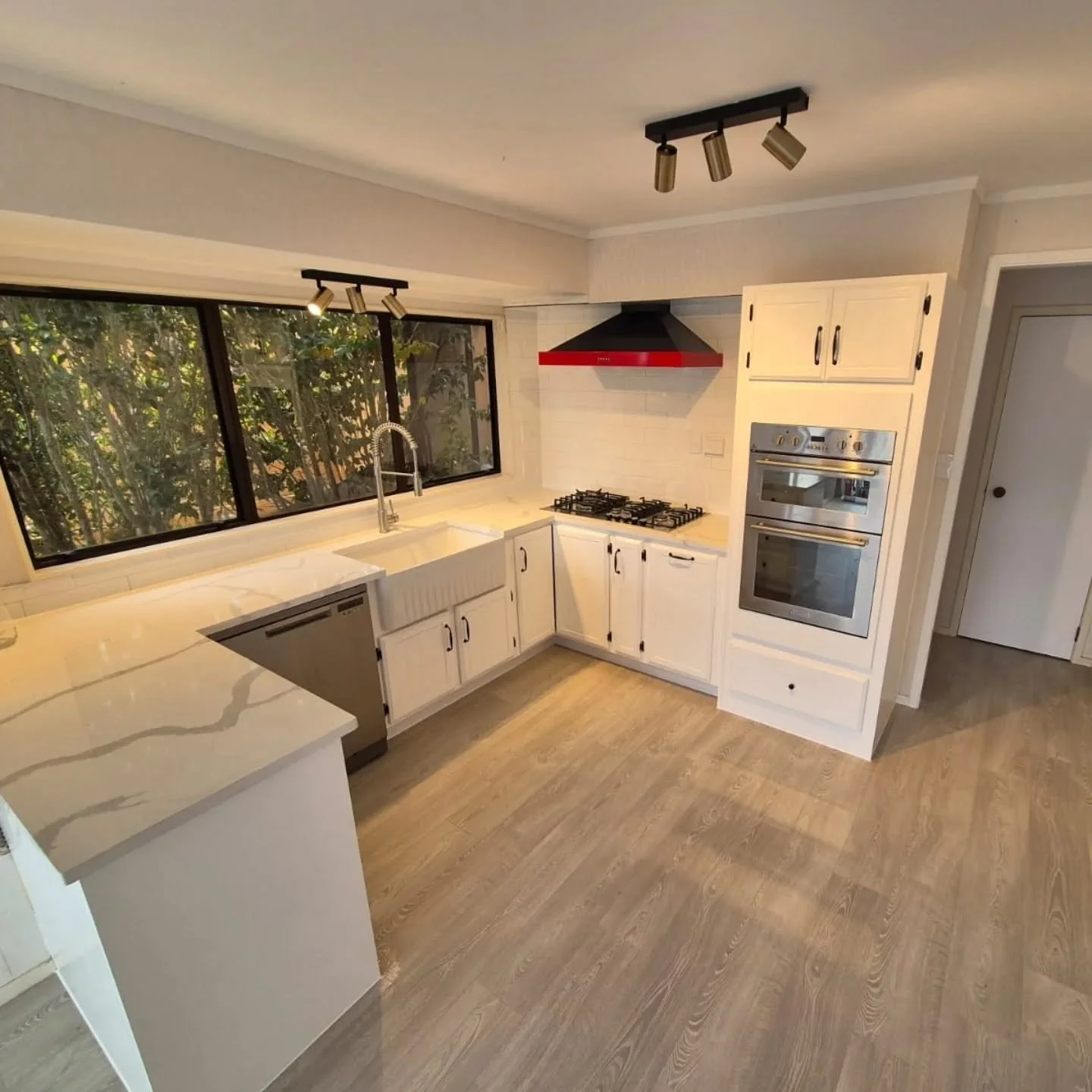Kitchen renovation for a very happy customer, new flooring, pantry, benchtop. Cabinets have been repainted with new handles and hinges. Swipe for before photos ! 
#kitchenrenovation #design #renovations #butlersink