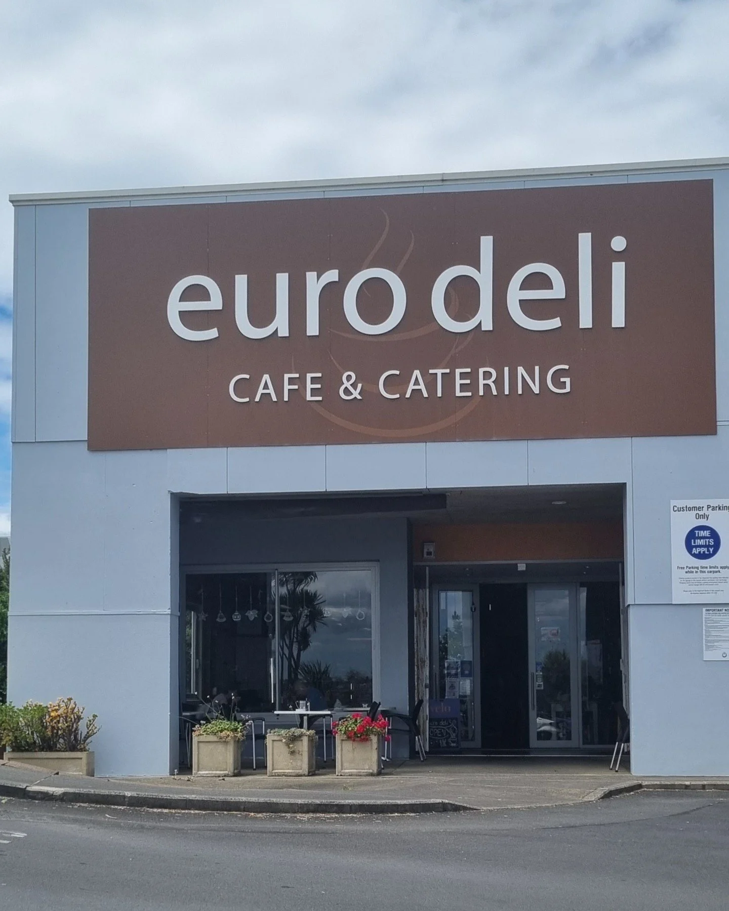 Fantastic job done by our team!
Painting of the Albany Northridge Plaza in Auckland. 
Euro Deli 
Godfreys 
Rockshop 
PBTech 
#commercialpainting #freshnewcoatofpaint #update #albany #northridgeplaza #godfrey #eurodeli #pbtech #rockshop