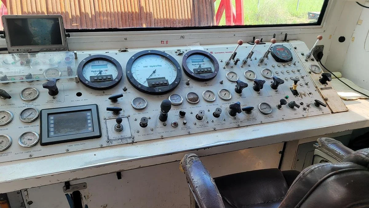 large-used-2003-nov-hydra-rig-coiled-tubing-unit (8).jpg