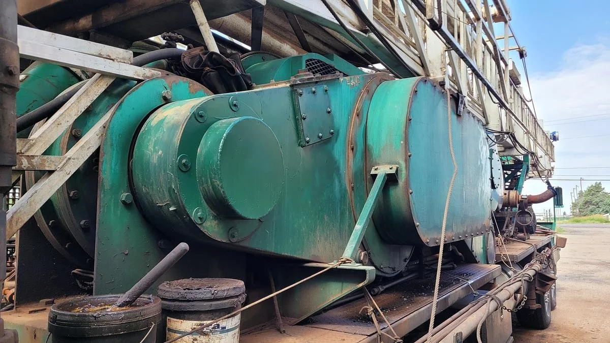 large-used-2013-rig-works-mustang-550-workover-rig (12).jpg