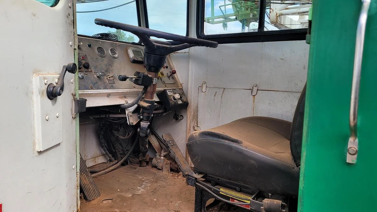 large-used-2013-rig-works-mustang-550-workover-rig (5).jpg