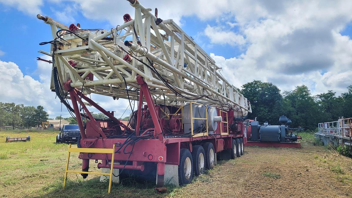 large-used-2005-lanco-750-workover-rig (4).jpg