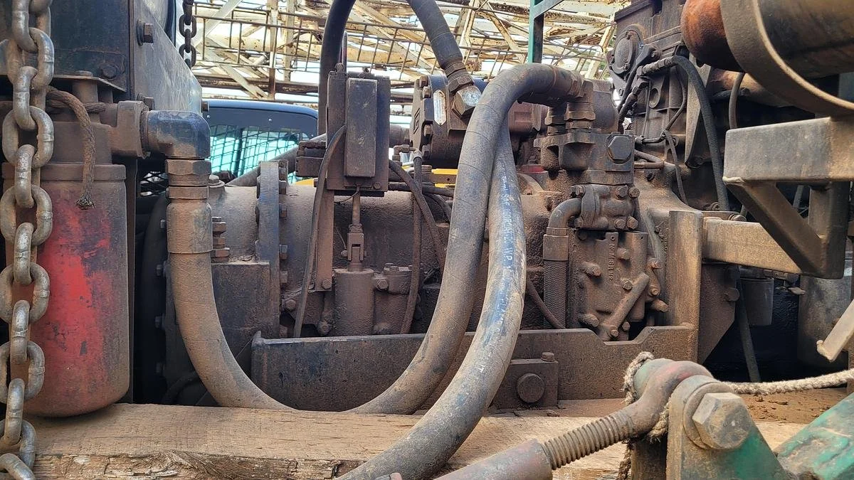 large-used-2013-rig-works-mustang-550-workover-rig (13).jpg