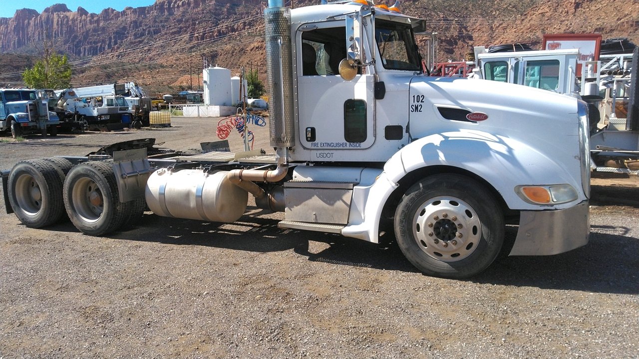 2011-Peterbilt-trk5.jpg