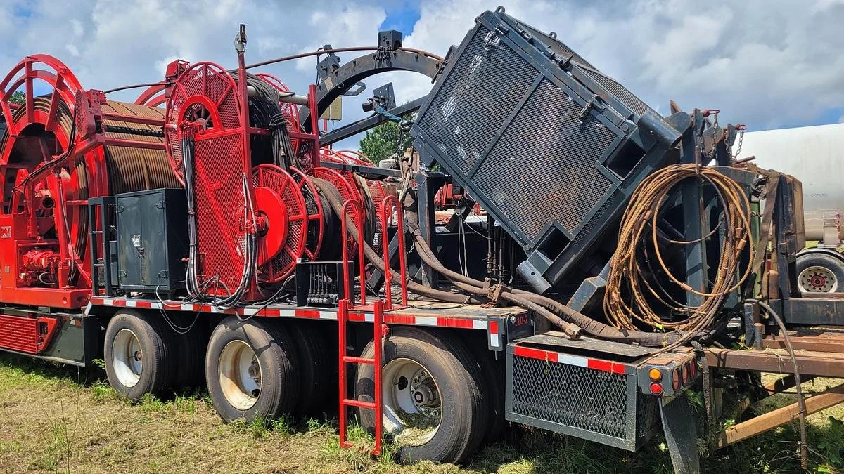 large-used-2003-nov-hydra-rig-coiled-tubing-unit (3).jpg