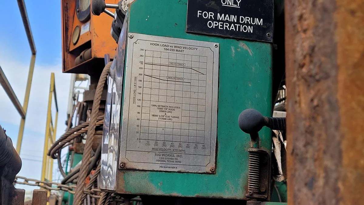 large-used-2013-rig-works-mustang-550-workover-rig (10).jpg