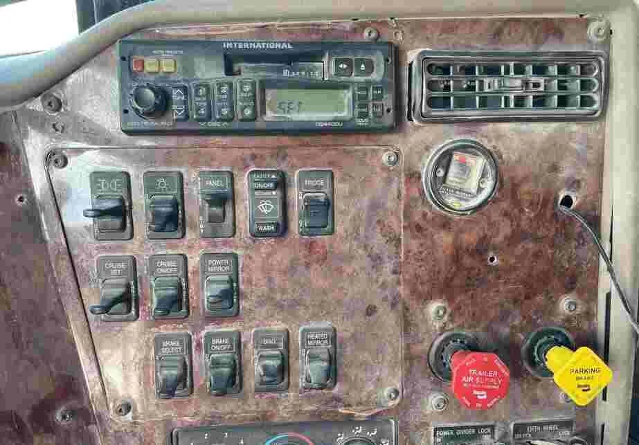 2007-International-9400i-Sleeper-Truck-Tractor11.jpg