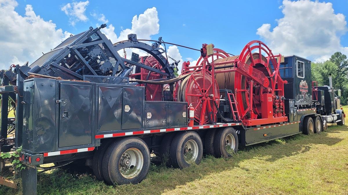 large-used-2003-nov-hydra-rig-coiled-tubing-unit (2).jpg