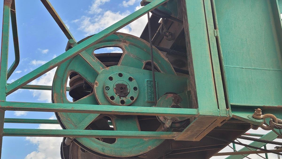 large-used-2013-rig-works-mustang-550-workover-rig (1).jpg