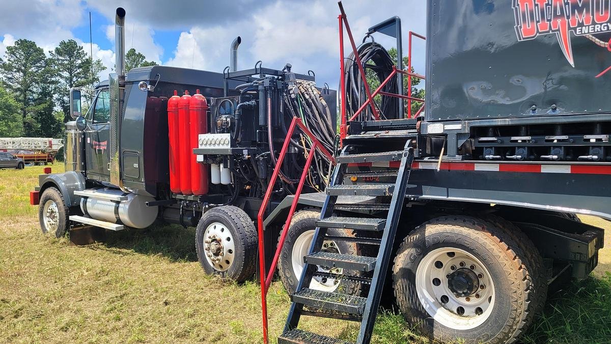 large-used-2003-nov-hydra-rig-coiled-tubing-unit (17).jpg