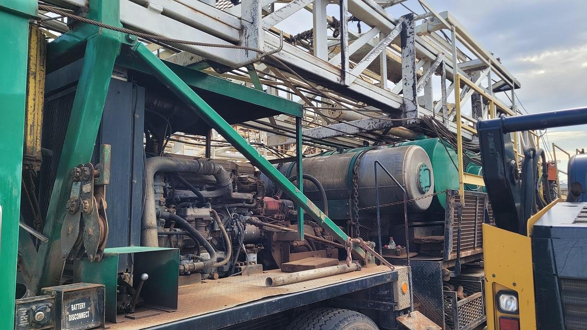 large-used-2013-rig-works-mustang-550-workover-rig (6).jpg