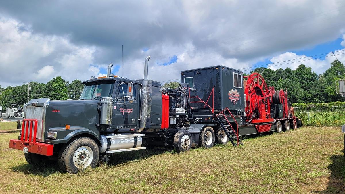 large-used-2003-nov-hydra-rig-coiled-tubing-unit (5).jpg