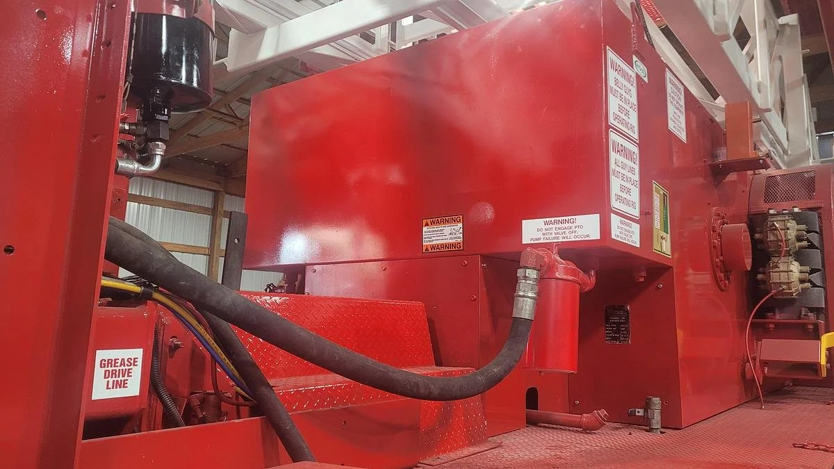 large-refurbished-cameron-550-workover-rig (12).jpg