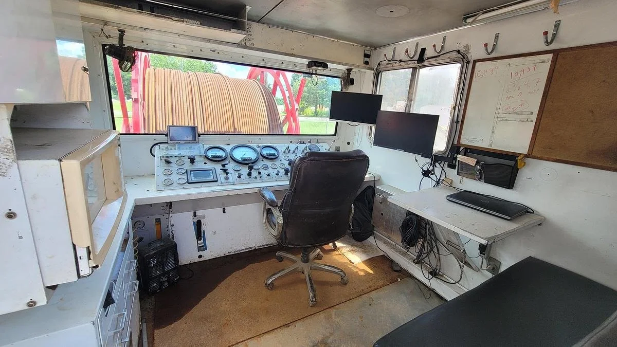 large-used-2003-nov-hydra-rig-coiled-tubing-unit (7).jpg