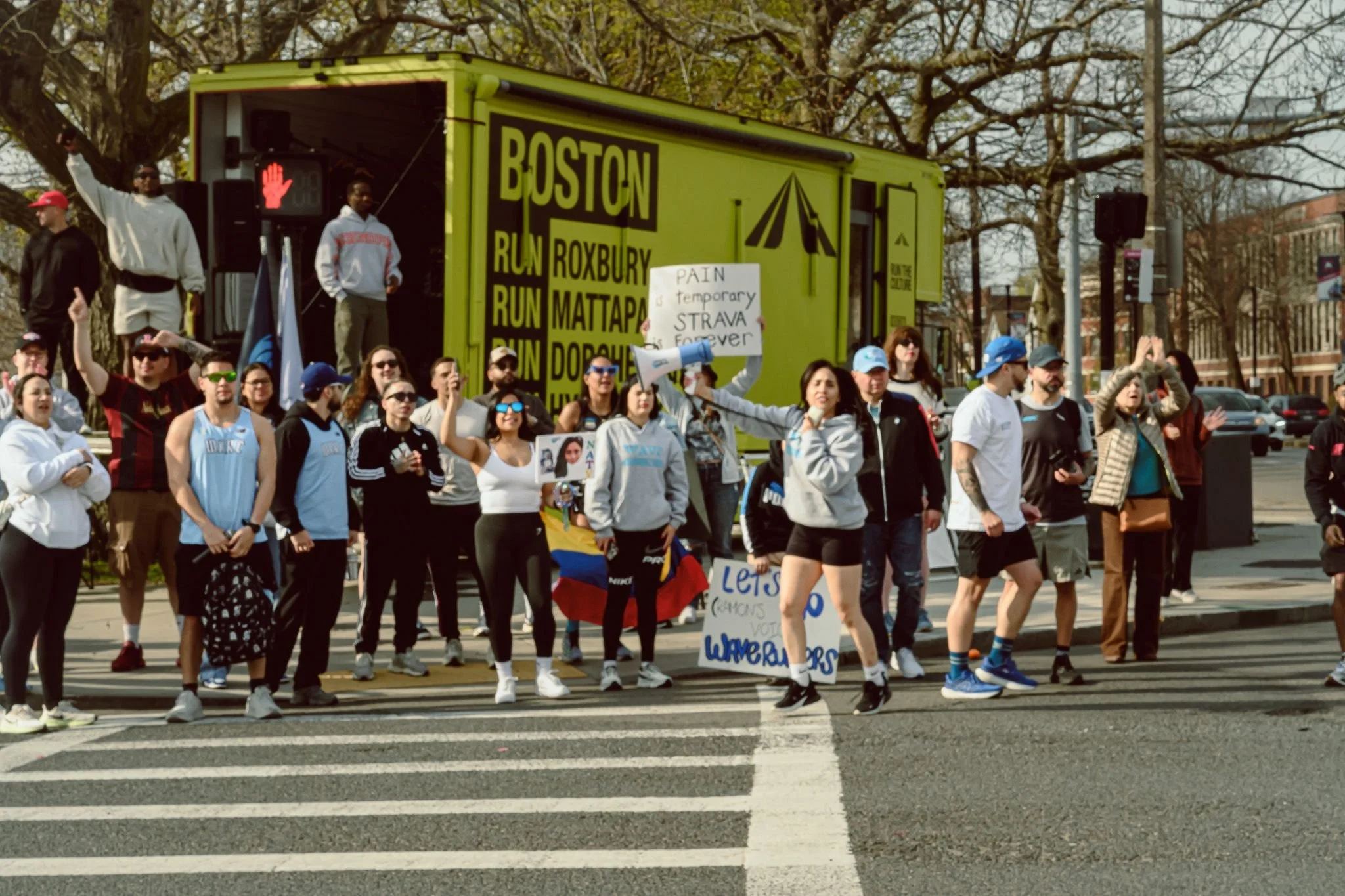 26.True Marathon Cheer Station