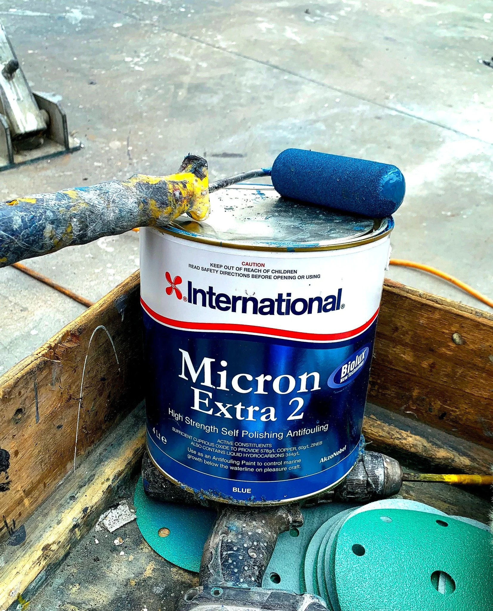 International Micron Extra 2 antifouling and roller.