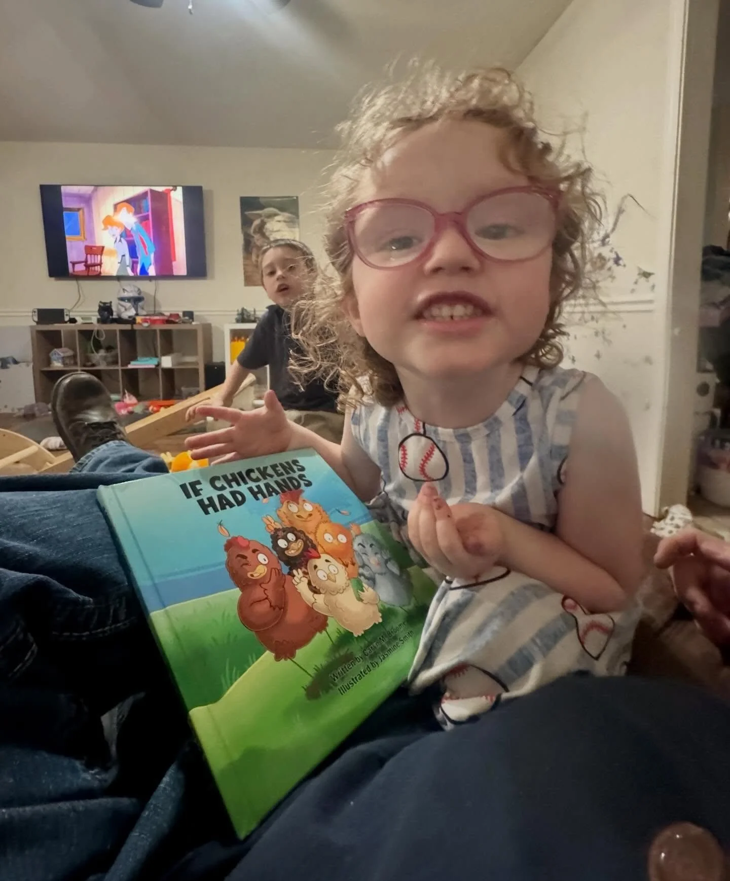 Two bookworms. One chicken book. 📖🐔