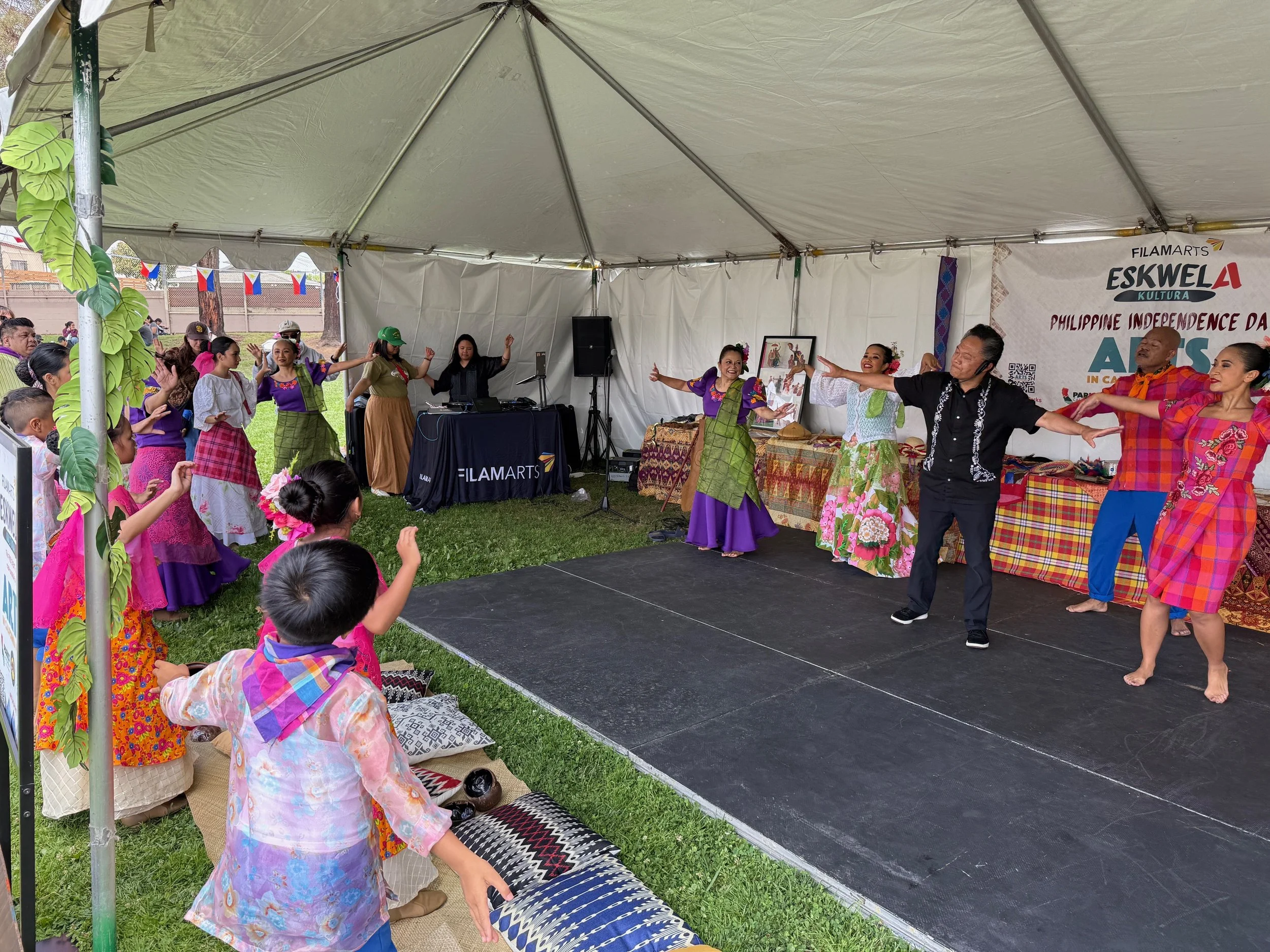 Kayamanan ng Lahi teaching folk dance