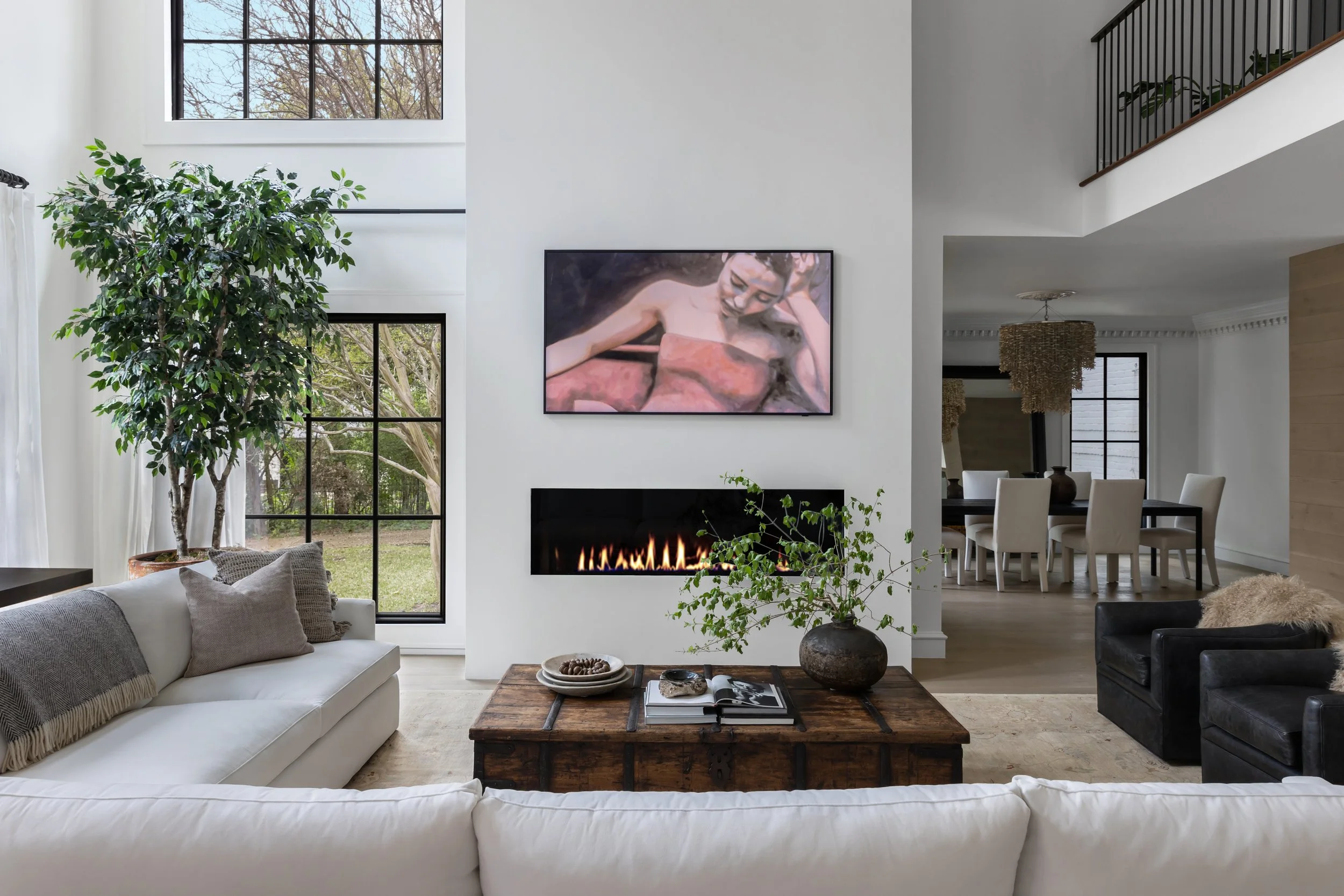 Living Room with Davince fireplace that can be used all year long!