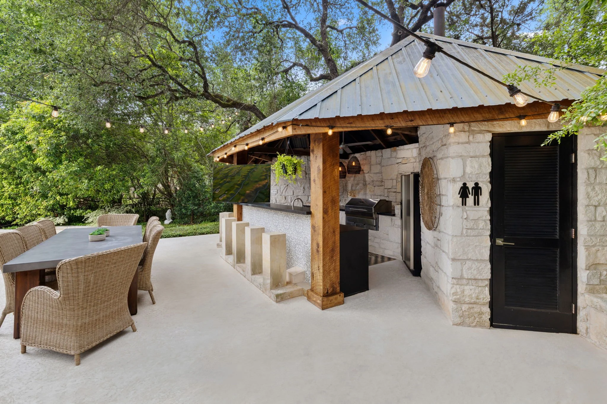 Cabana with outdoor kitchen and bathroom
