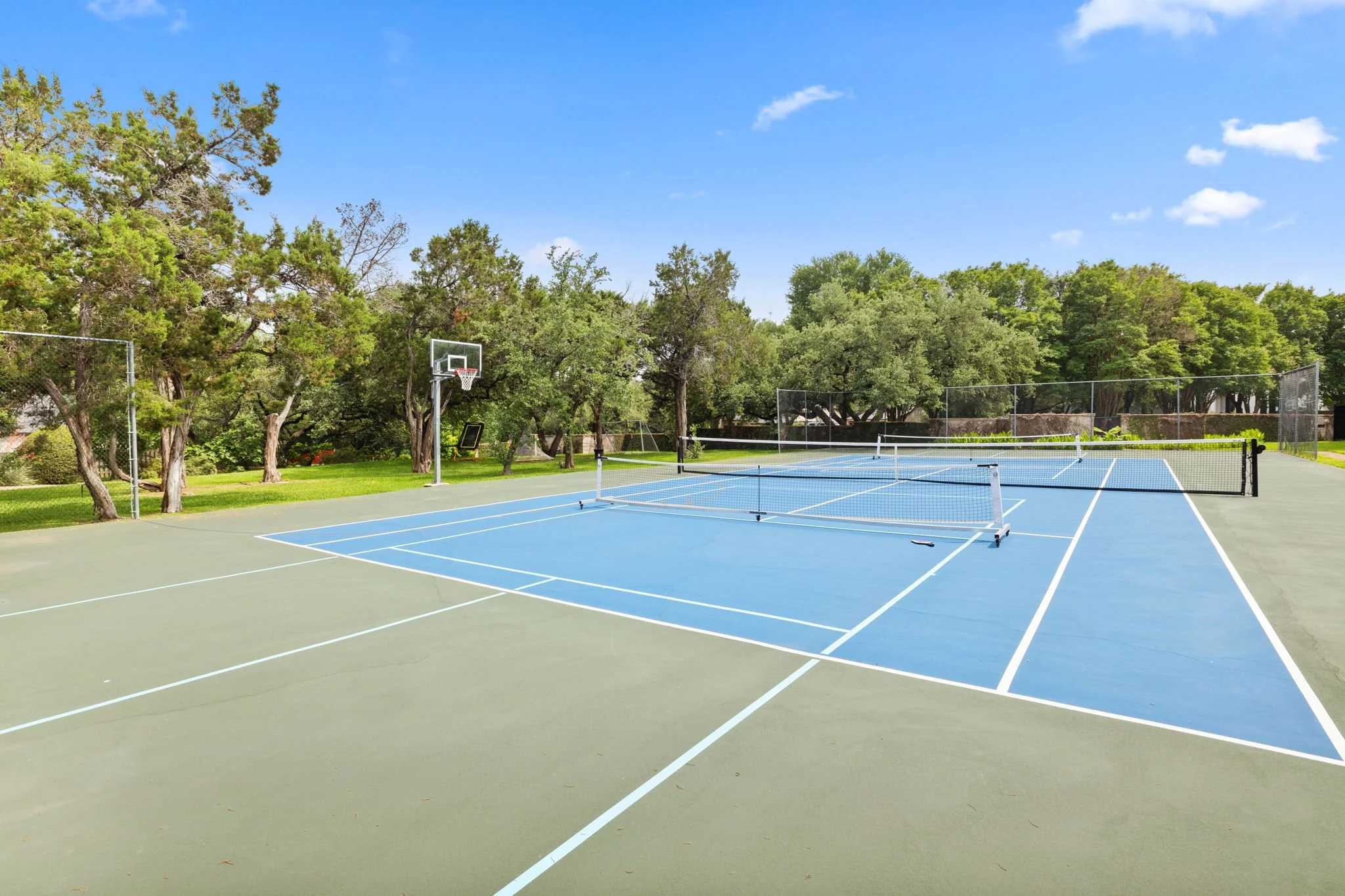 8 home community pickleball, tennis, basketball court