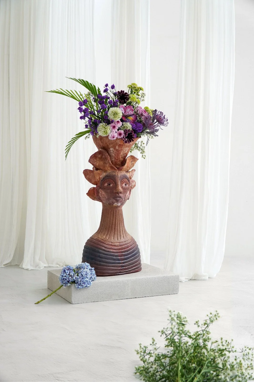 QANSA LADY SCLUPTURE
