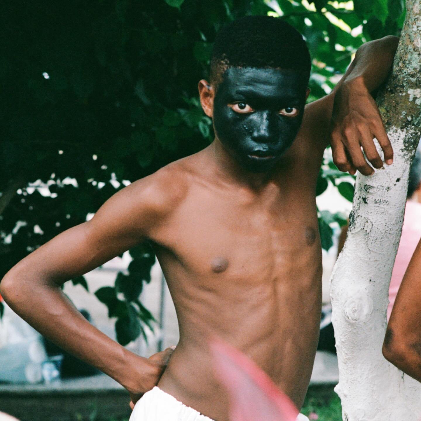 Feb 2nd Part II
Assim que deu meio-dia pegamos um carro para Santo Amaro. A ideia era fugir do caos do Rio Vermelho e conhecer a cidade de Roque, Jefferson, Maria Beth&acirc;nia, Caetano, Dona Cano e de Nossa Senhora da Purifica&ccedil;&atilde;o. 
