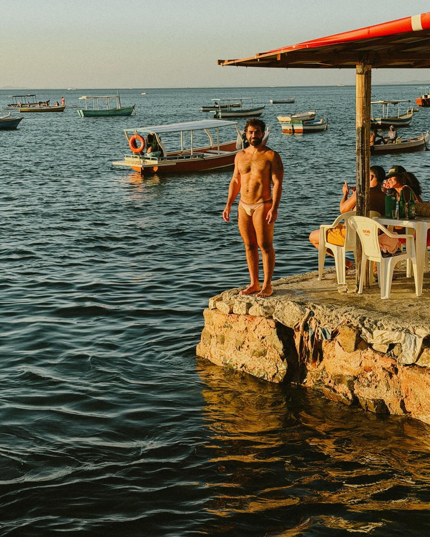 Fotografar sempre foi meu jeito de contar hist&oacute;rias.
Nos meus &uacute;ltimos posts eu tenho elaborado um pouco mais com as palavras pra ilustrar melhor o que est&aacute; al&eacute;m dos que se pode ver nas imagens - o que se passa dentro de mi