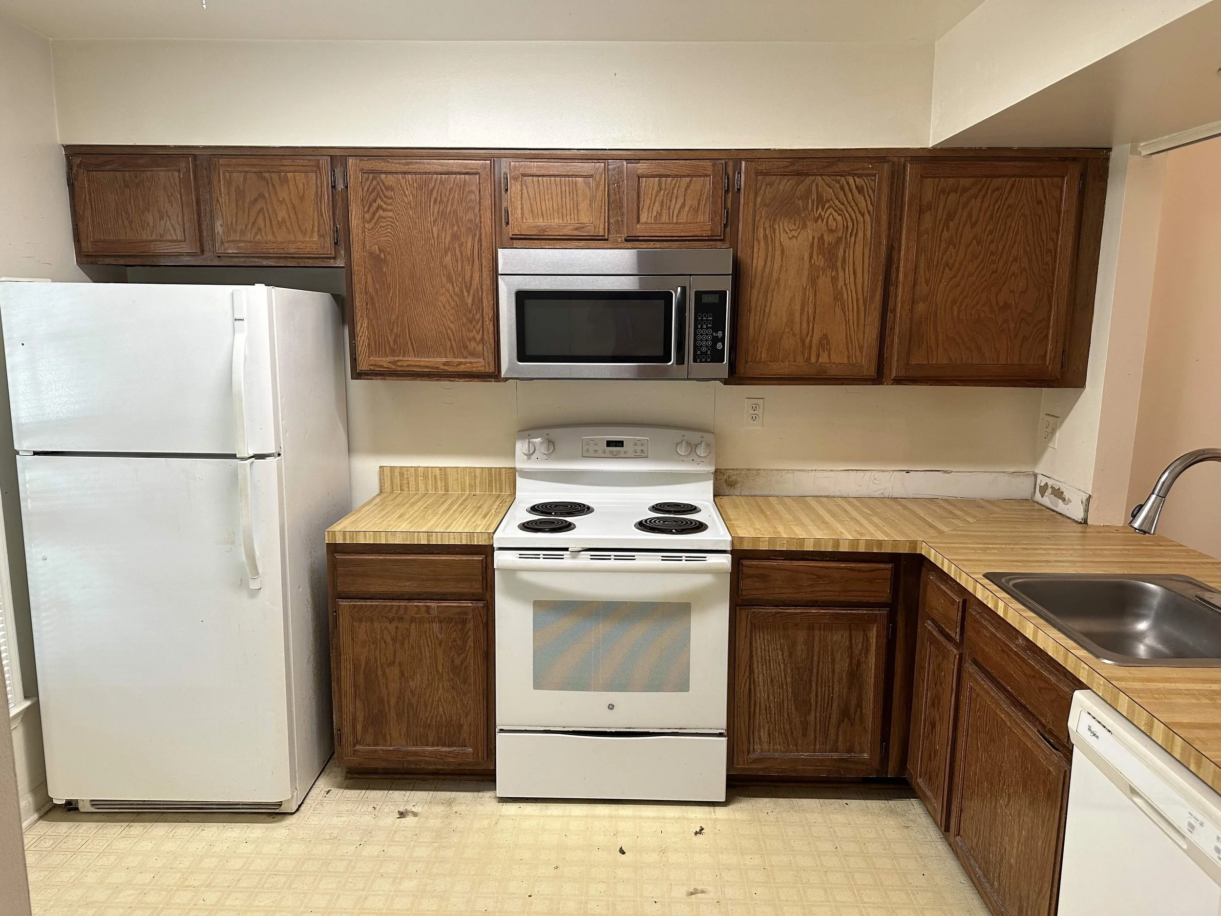 Renata Briggmans staging transformation in Arlington, VA  before photo of the kitchen.