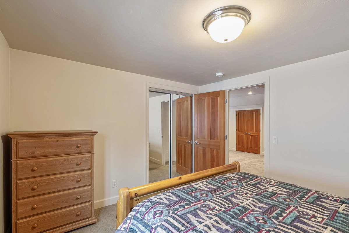 36 - 5 East Village Circle.jpg