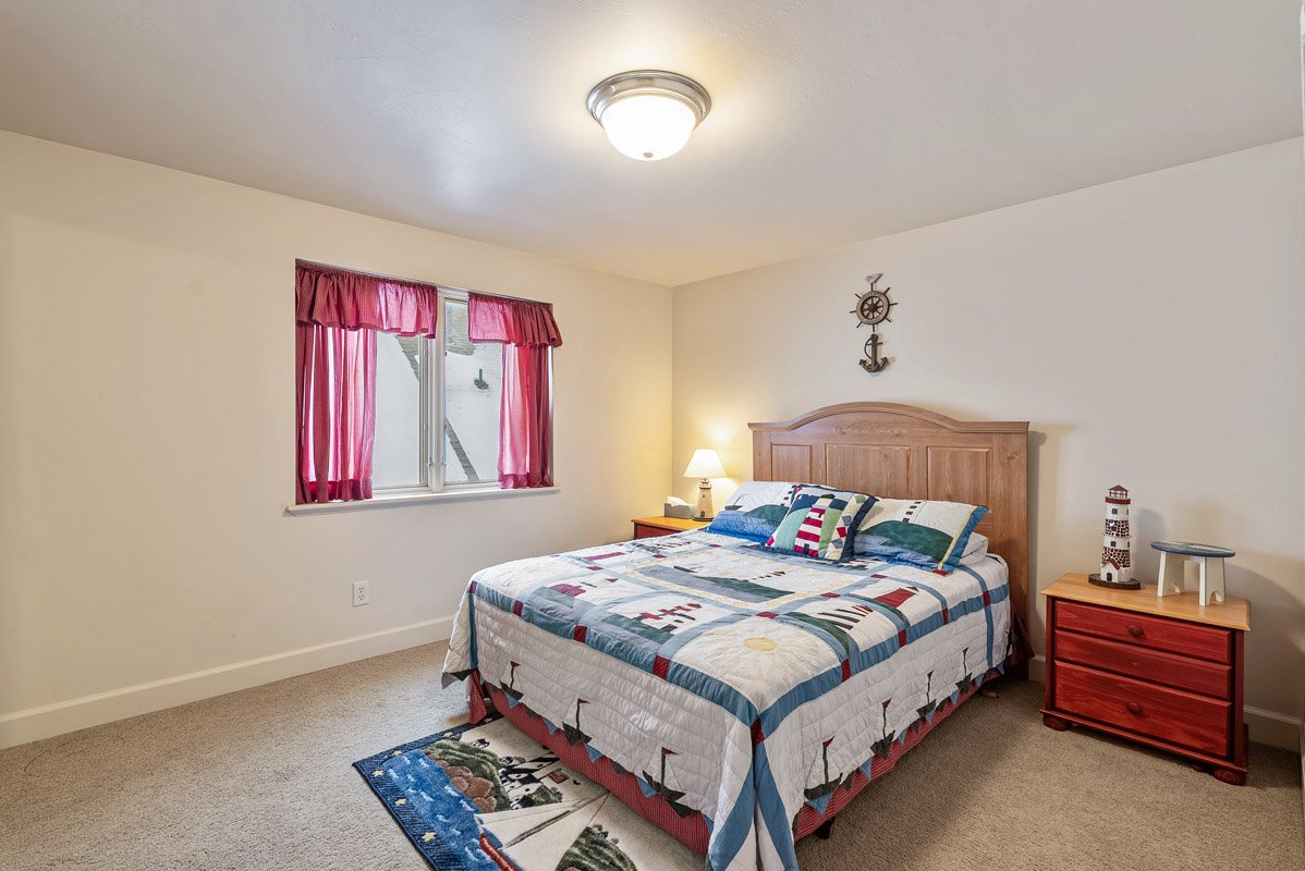 33 - 5 East Village Circle.jpg