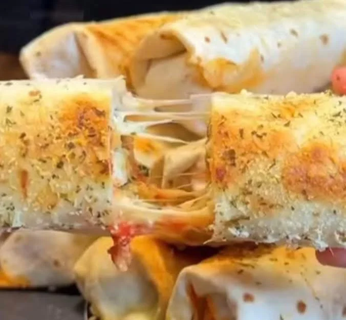 Cheesy Chicken Parm Rolls.jpg (Copy)