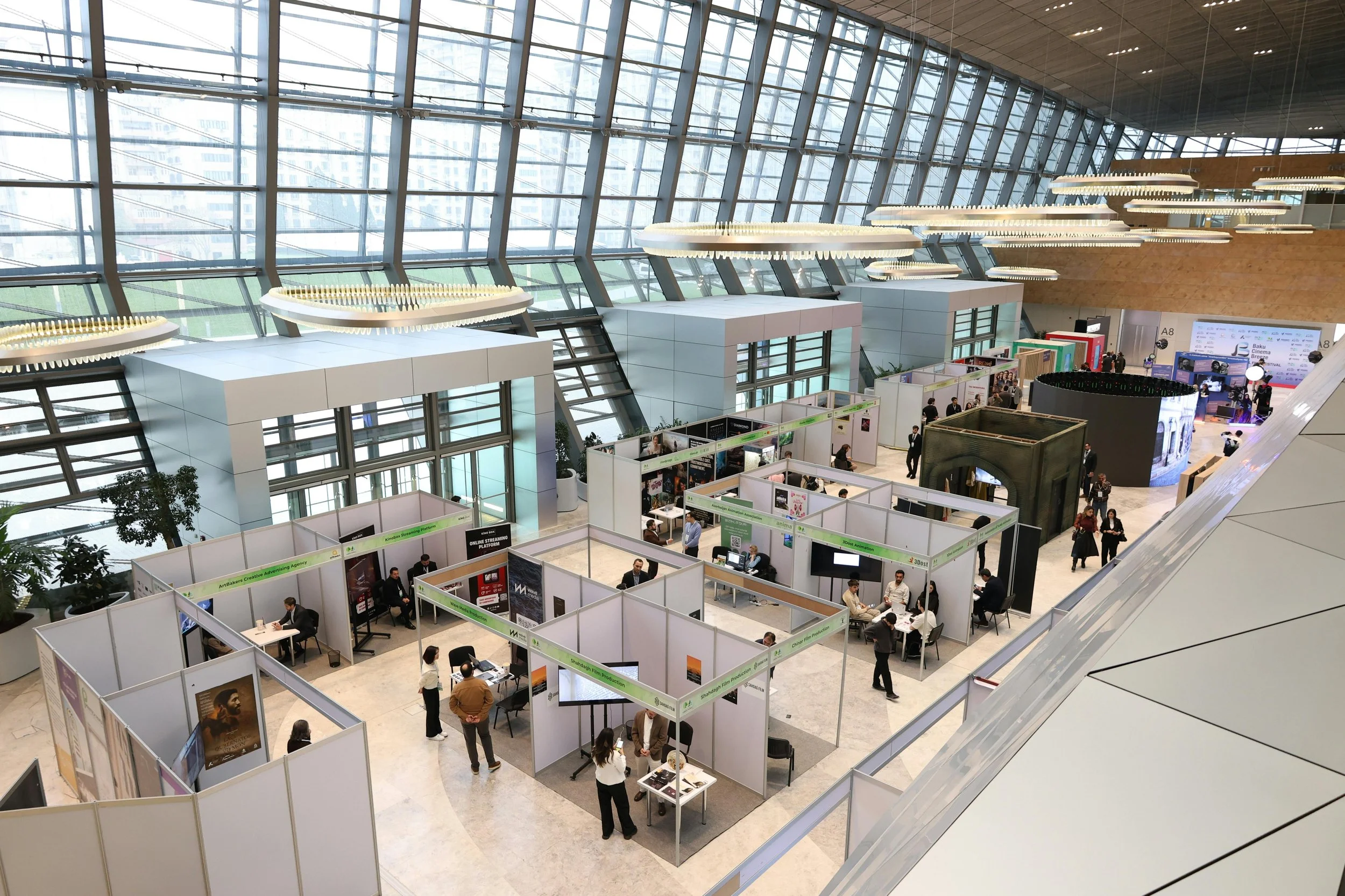 Best Trade Show Swag Ideas That Actually Drive Booth Traffic