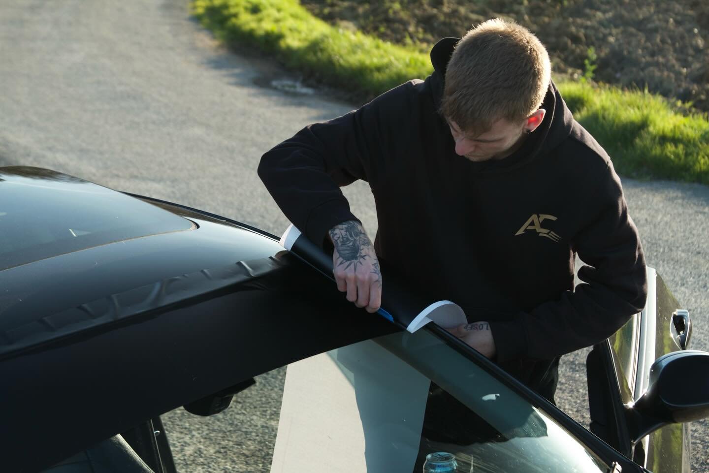 Installing one of our sunstrips to this lovely 550bhp manual swapped 335i 😎 

Get yours today at: www.aurexcollective.uk

#bmw #e92 #335i #aurexcollective #n54