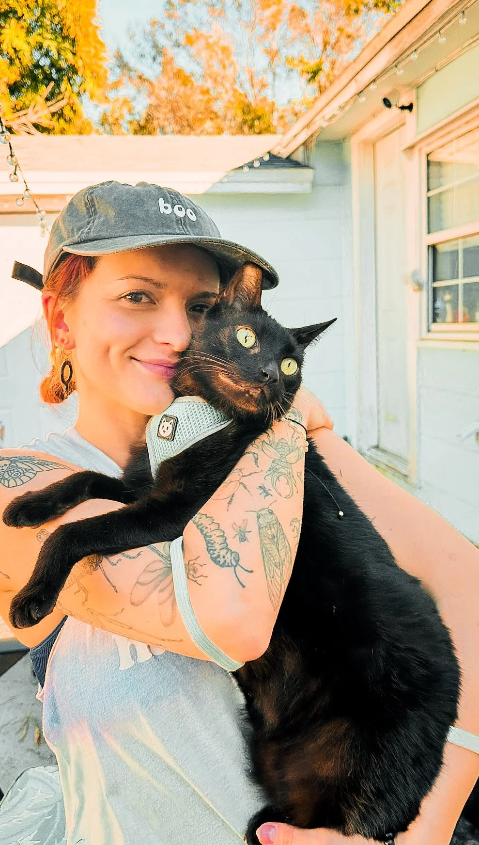 Sam petsitter with black cat