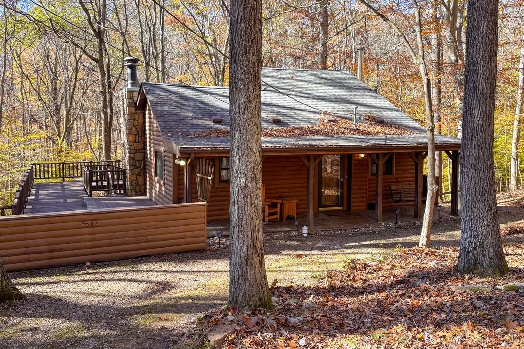 Whispering Pines Cabin: Hocking Hills, Ohio