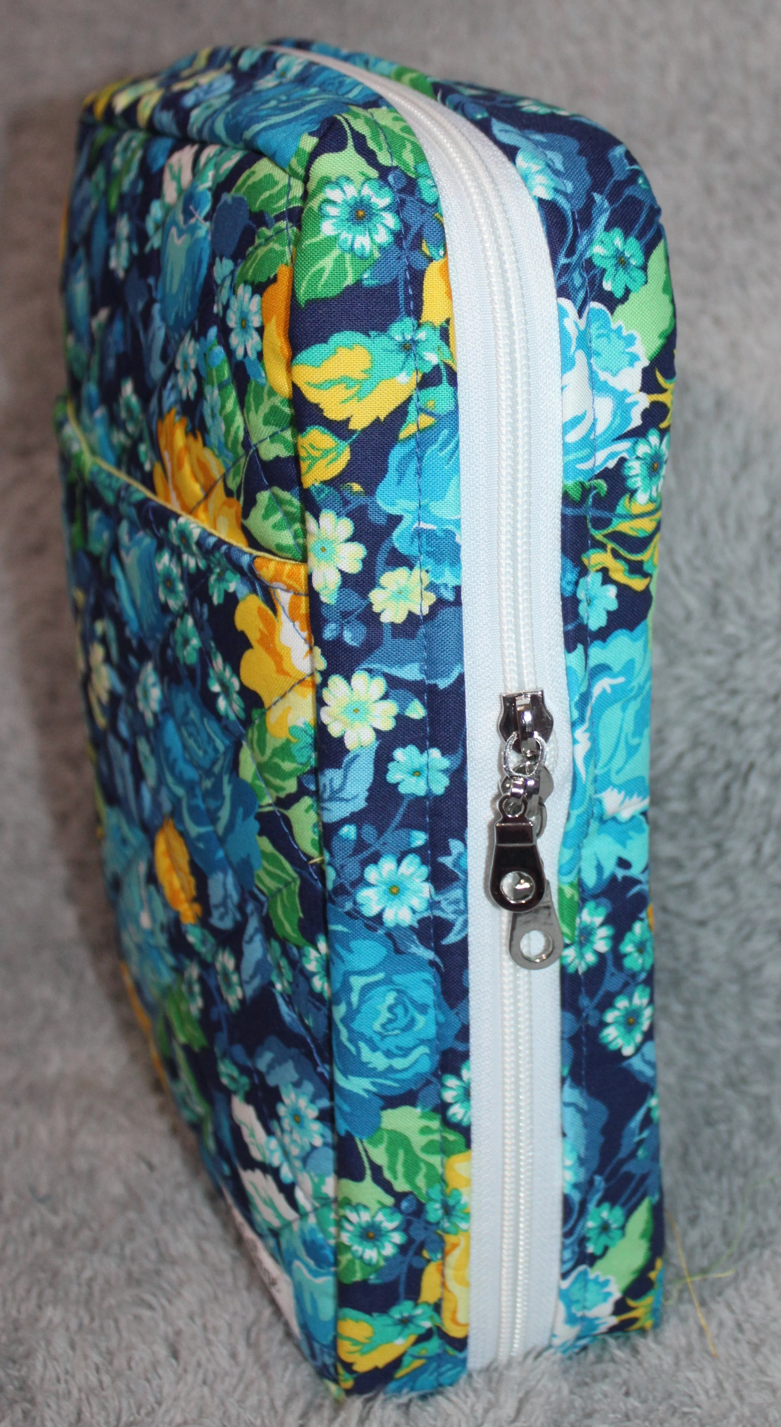 Side view of the Raisa quilted floral Bible study case, showing the double zip enclosure.