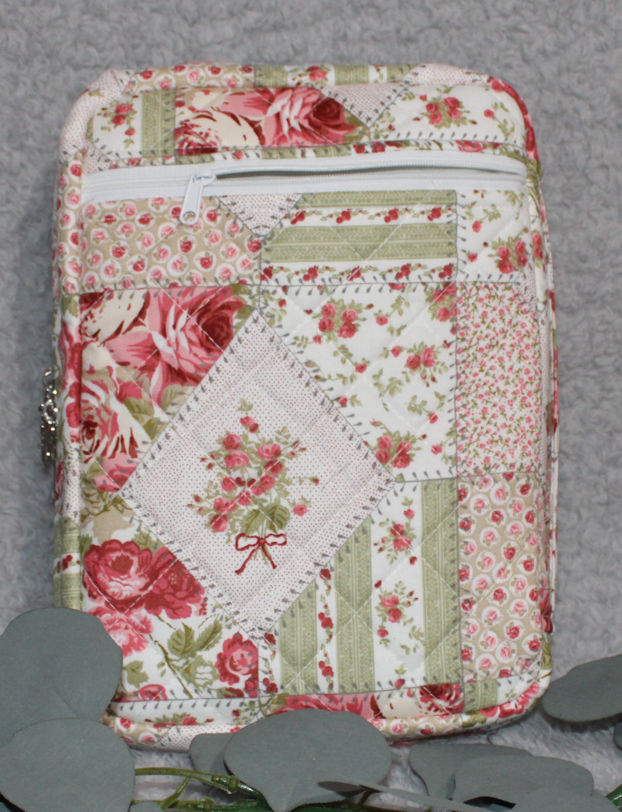 Back-facing view of the Charity Bible case with an exterior zipper pocket.