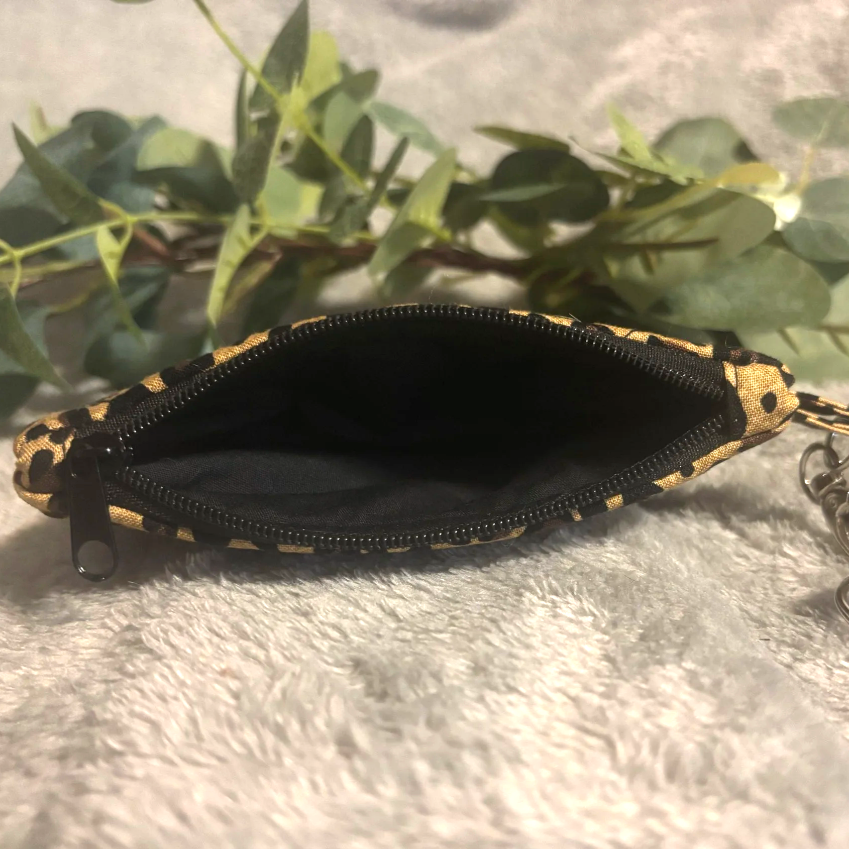 Top open view of the Sahara keychain wallet showing black lining.