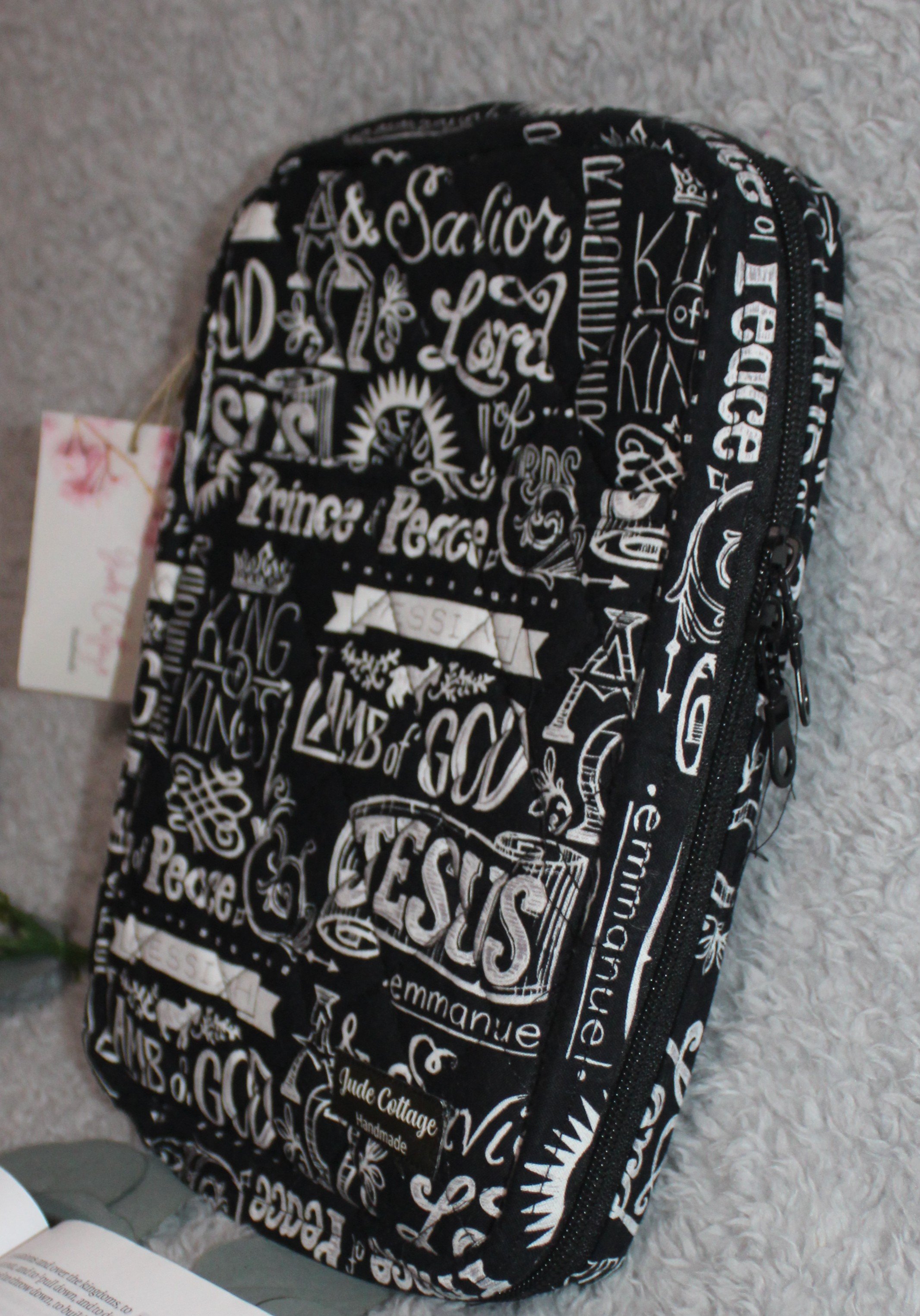Side view of the black and white ‘King of Kings’ Bible case with inspirational religious wording, showing the double‑zip closure.