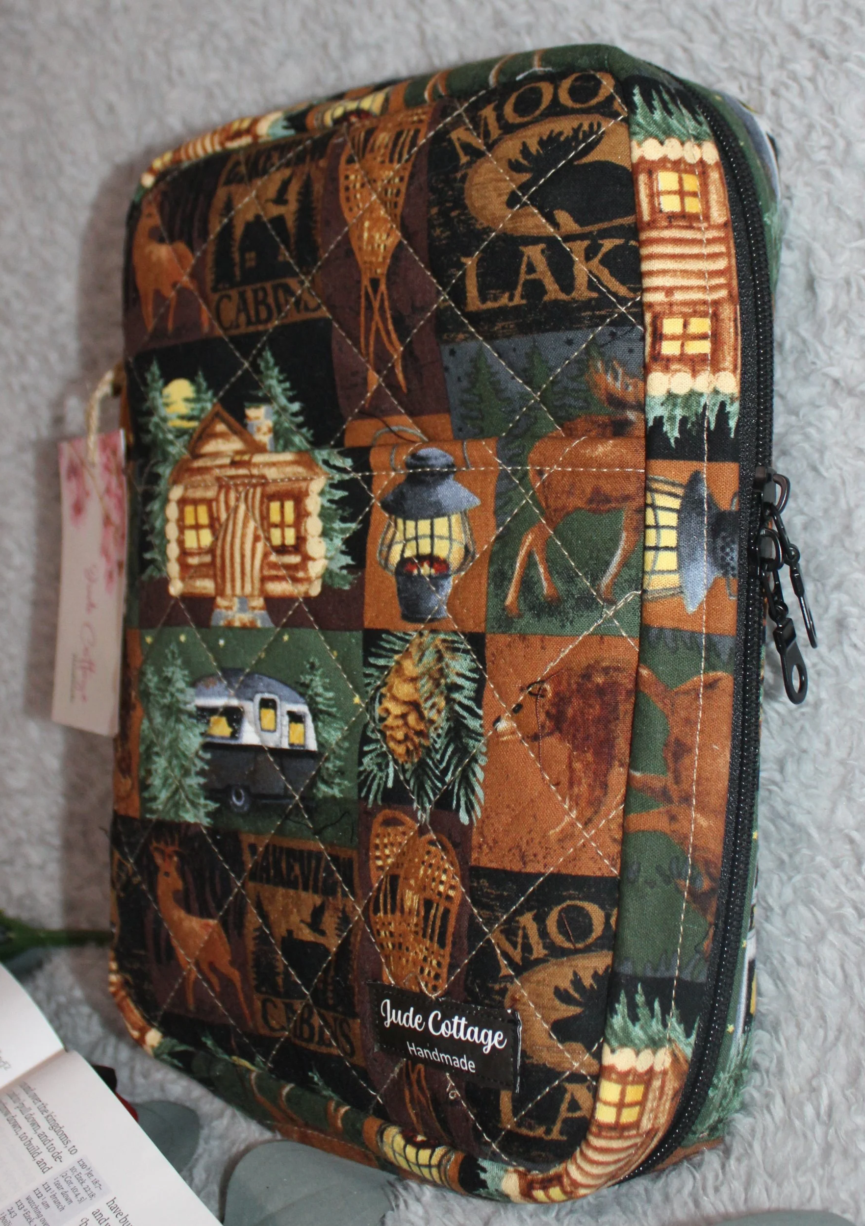 Side view of Wilderness Bible Case featuring the durable double zip closure.