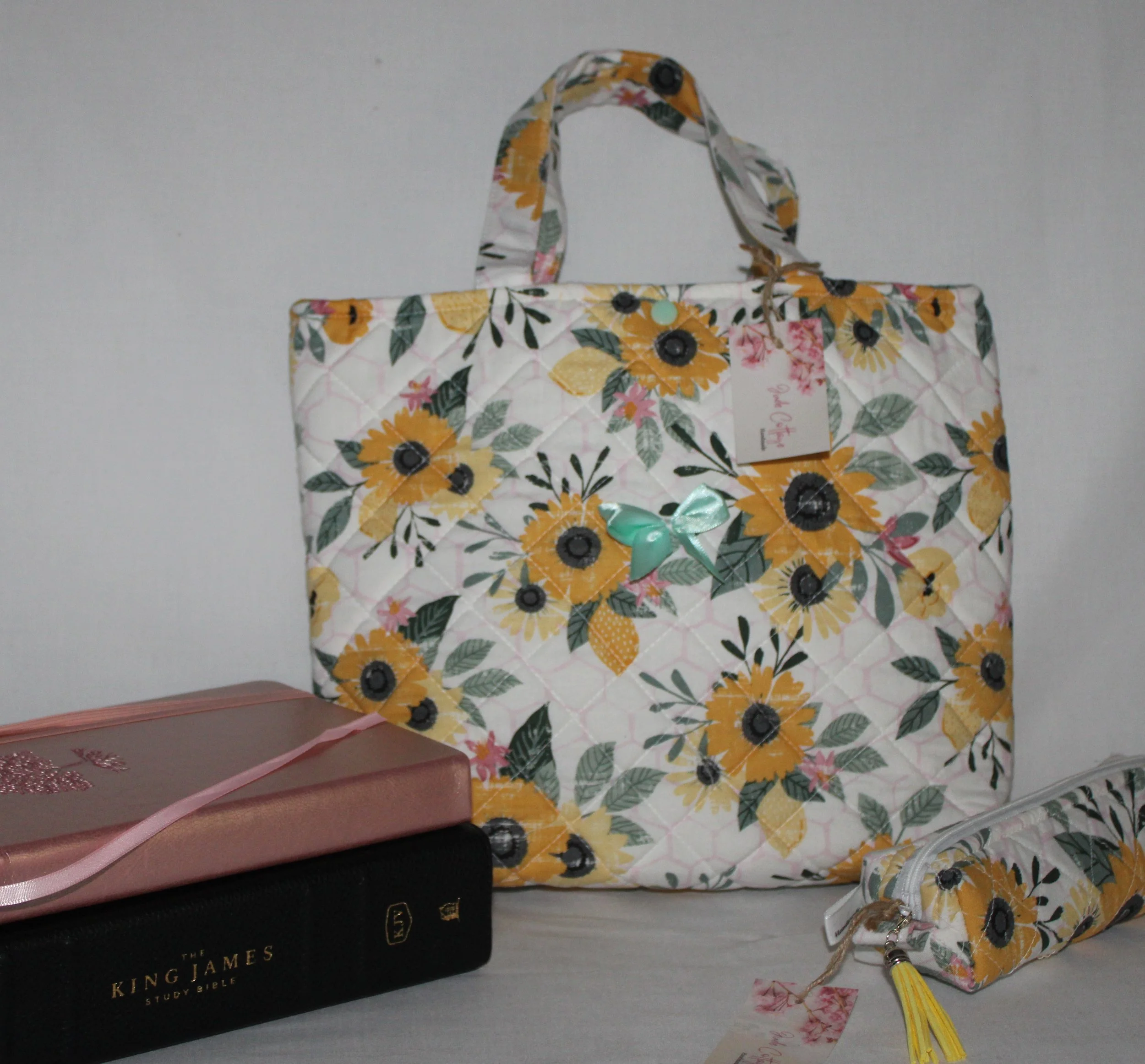 Honeycomb Sunflower Bible Sleeve