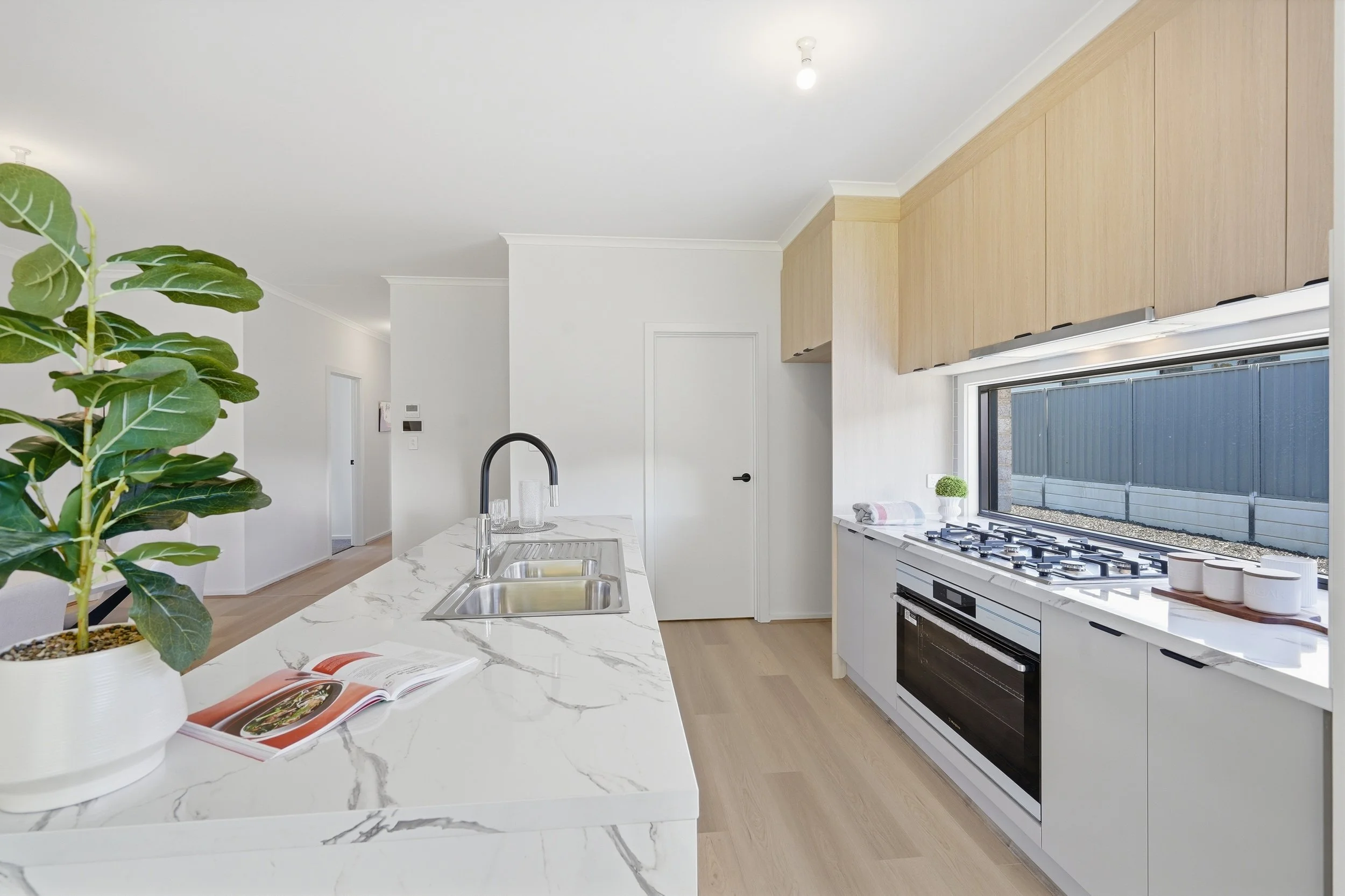 11 Kitchen 1.jpg