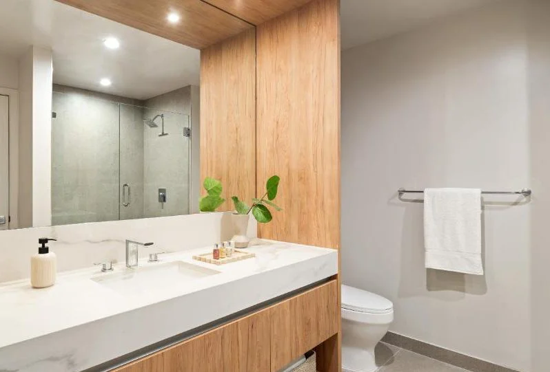 bathroom 1.jpg