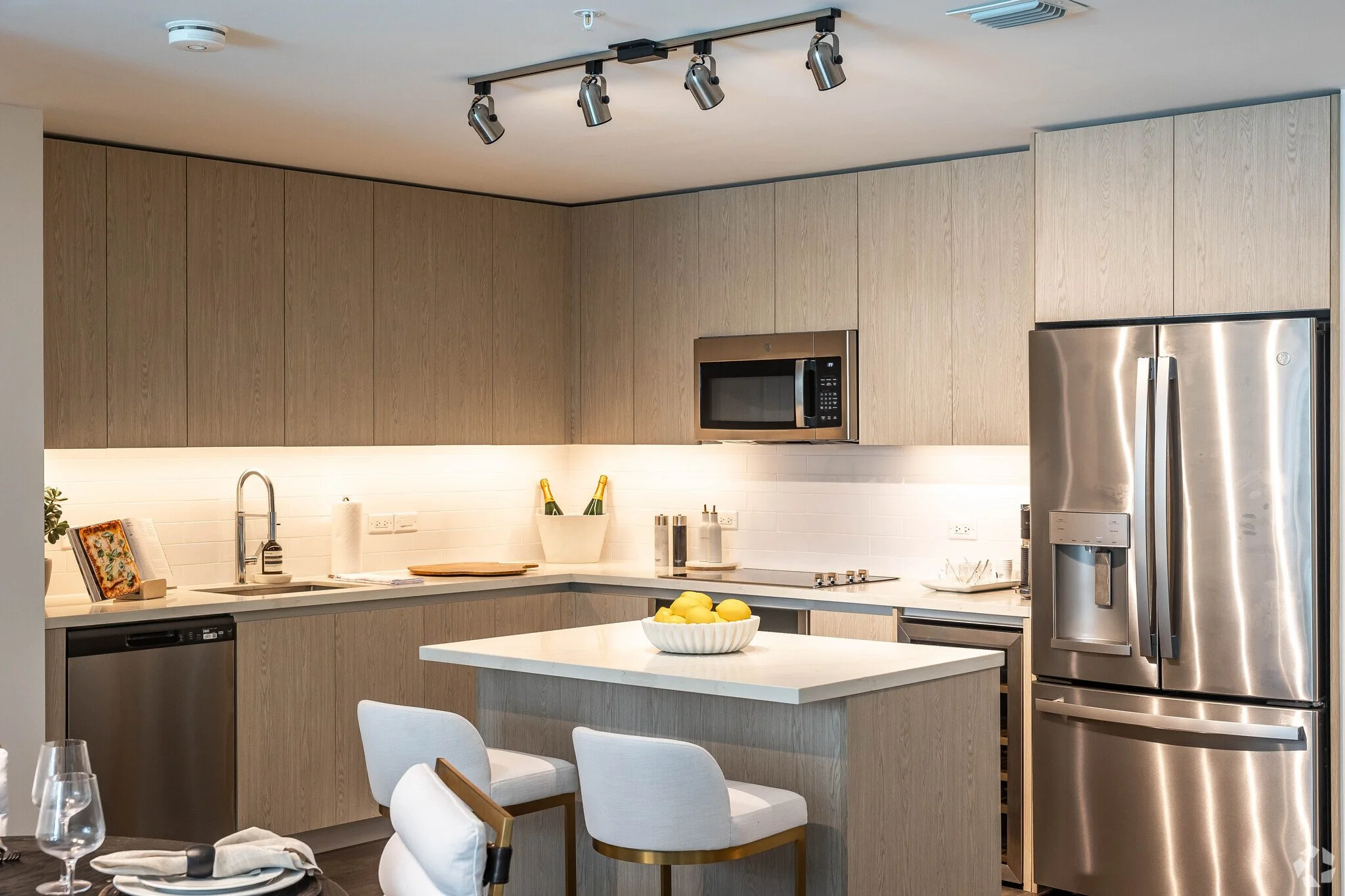 manor-miramar kitchen.jpg