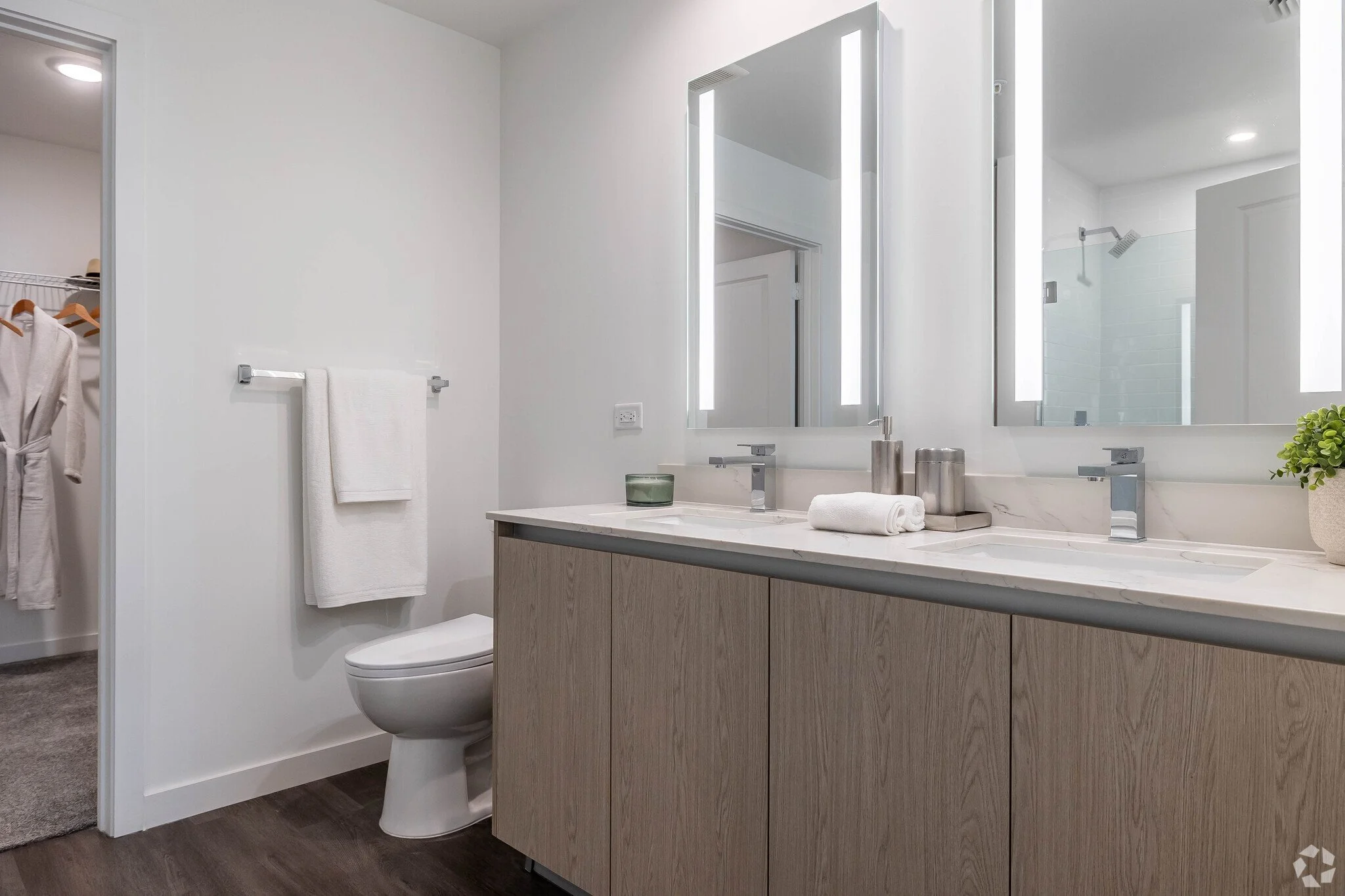 manor-miramar master bath.jpg