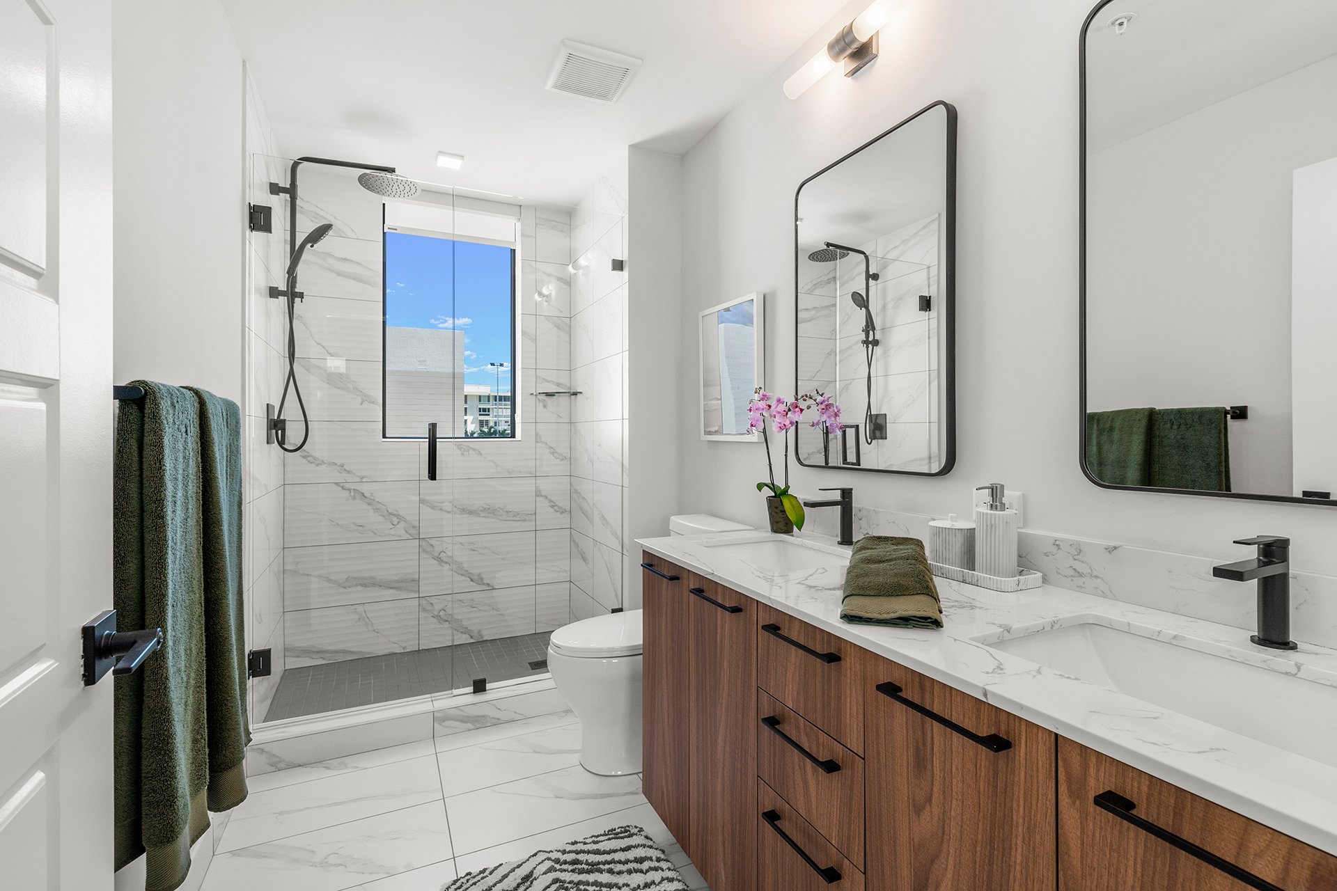 biscayne shores master bath.jpg