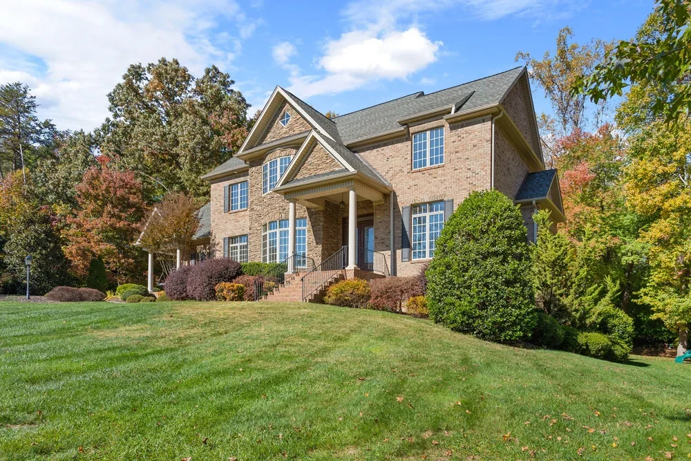 triad-real-estate-photographer-photography-greensboro-high-point-winston-saslem-nc-jordan-younce-gso-realtor-airbnb024.jpg.webp