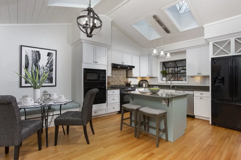 triad-real-estate-photographer-photography-greensboro-high-point-winston-saslem-nc-jordan-younce-gso-realtor-airbnb001.jpg.webp