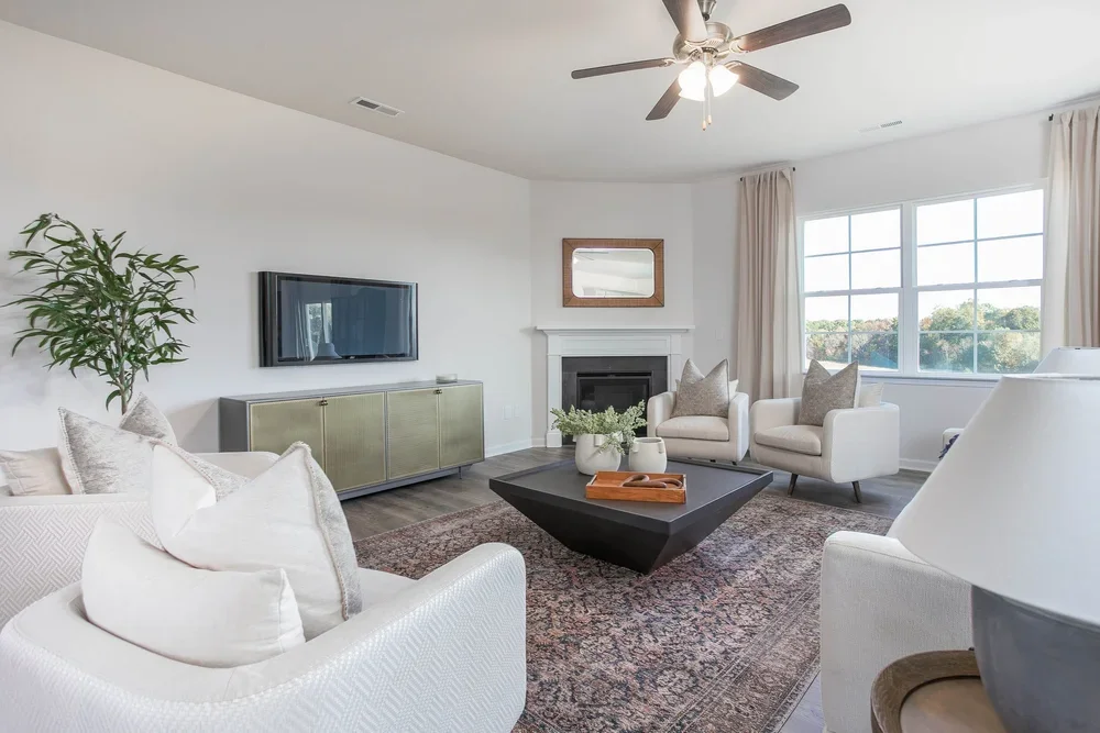 triad-real-estate-photographer-photography-greensboro-high-point-winston-saslem-nc-jordan-younce-gso-realtor-airbnb019.jpg.webp